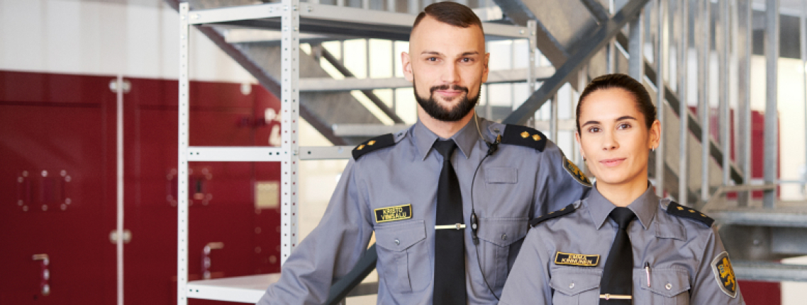 Vanglaametnikud Kristo Viimsalu ja Emma Kinnunen