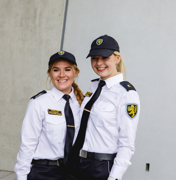 Kerlyn Roosipõld kursusekaaslasega